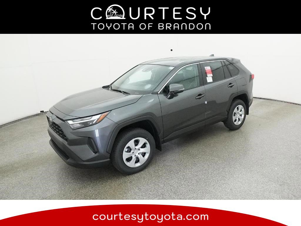 2025 Toyota RAV4 LE's photo
