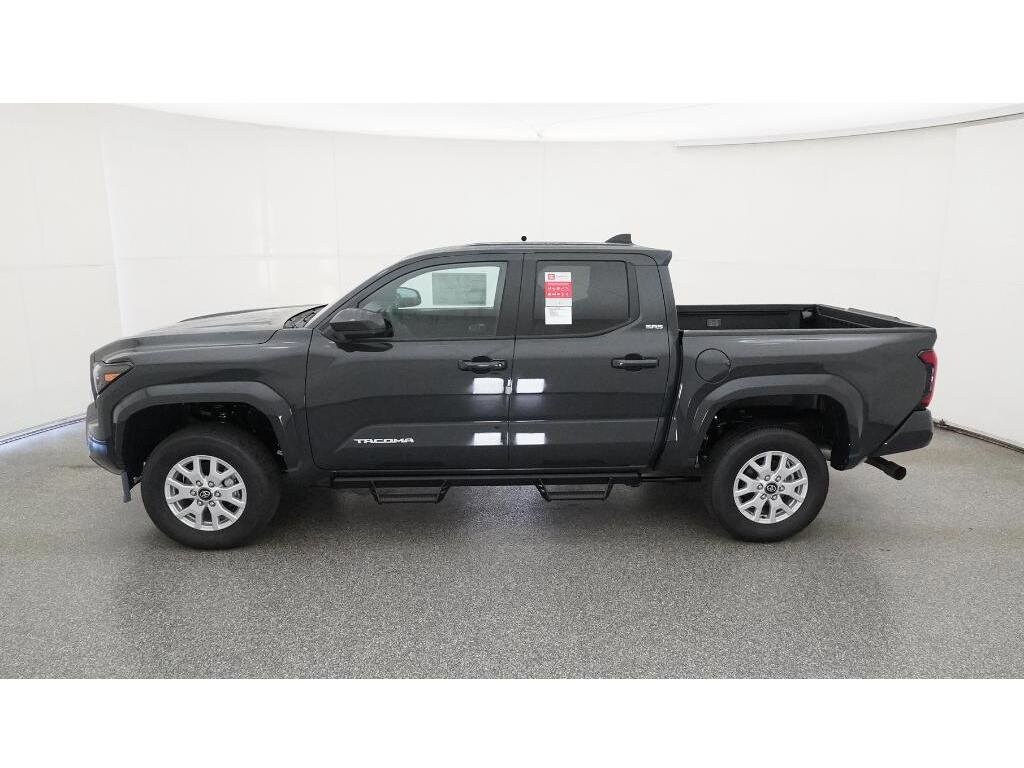 2025 Toyota Tacoma SR5 photo 3