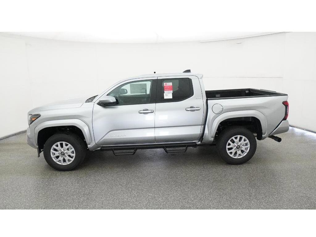 2025 Toyota Tacoma SR5 photo 3