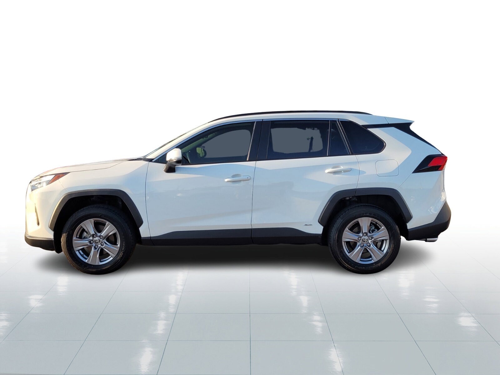 2025 Toyota RAV4 Hybrid XLE photo 3