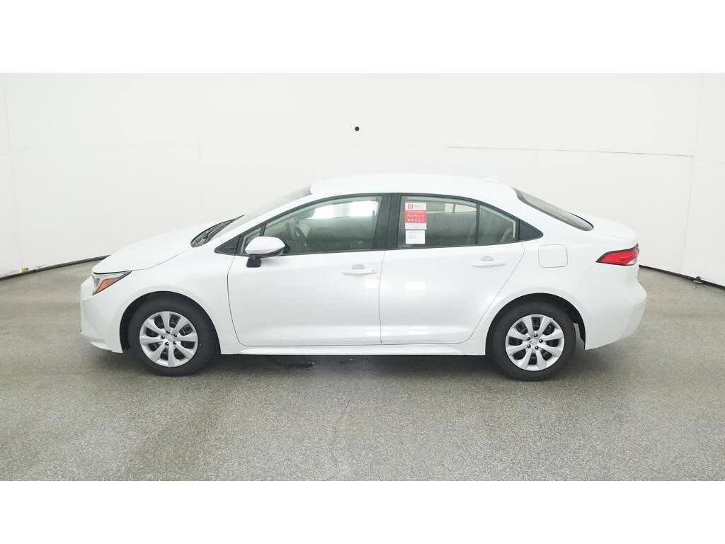 2025 Toyota Corolla Hybrid LE photo 3