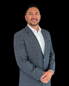 Staff member Jorge Nuguid from ID_421794f19cfa
