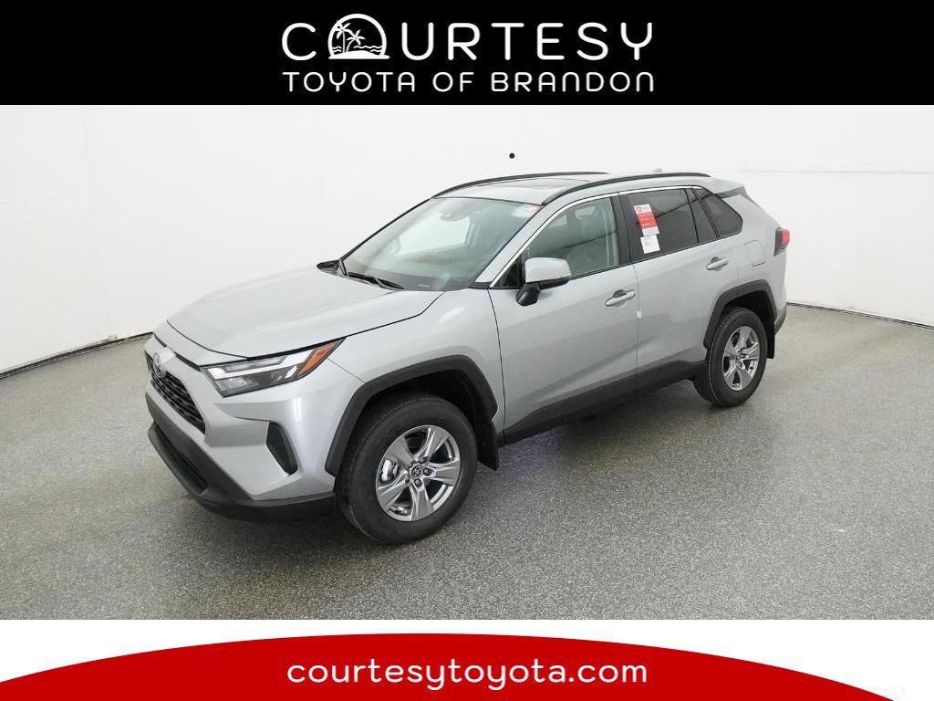 2025 Toyota RAV4 XLE's photo