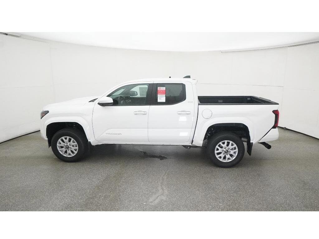 2025 Toyota Tacoma SR5 photo 3