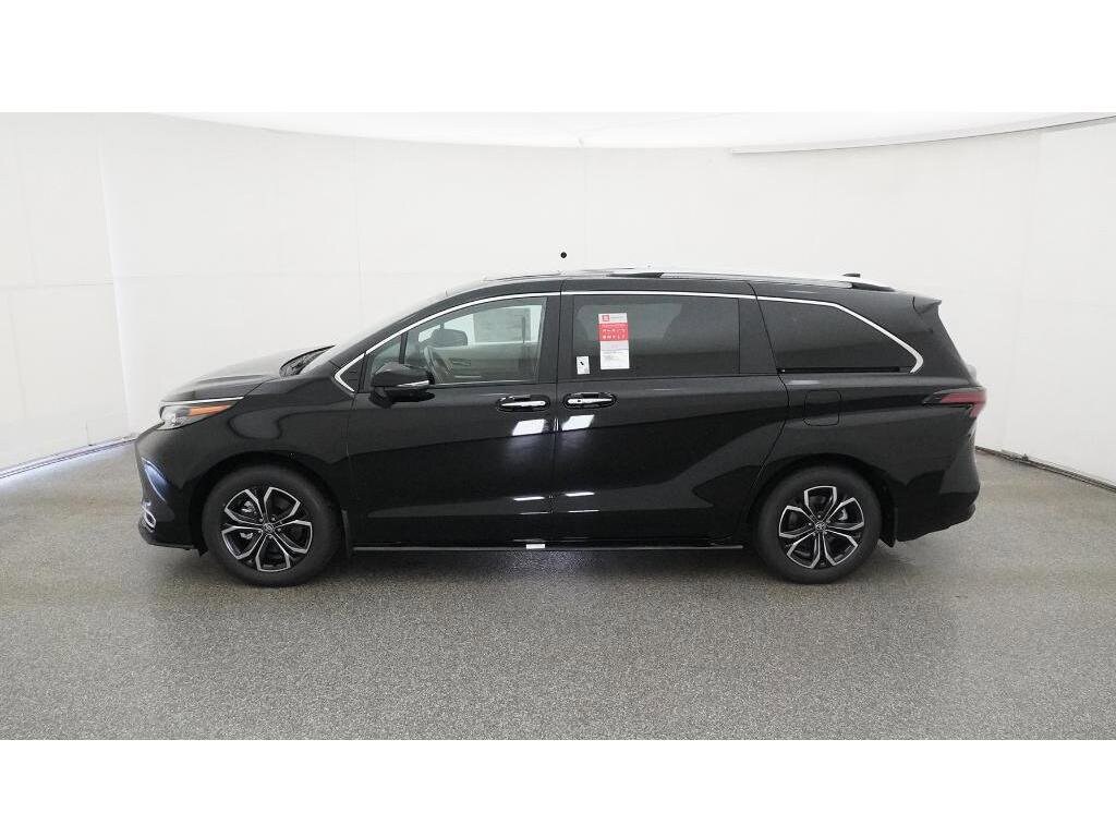 2025 Toyota Sienna Platinum photo 3