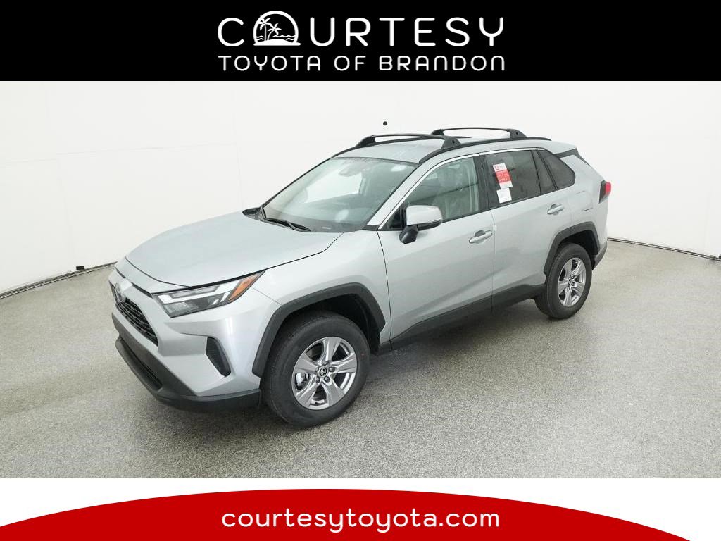 2025 Toyota RAV4 XLE's photo