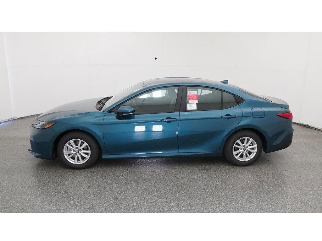2026 Toyota Camry LE photo 3