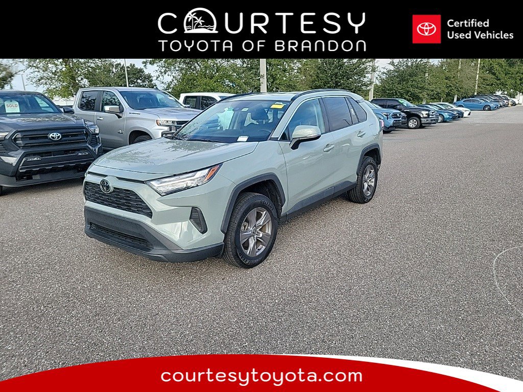 2022 Toyota RAV4 XLE's photo