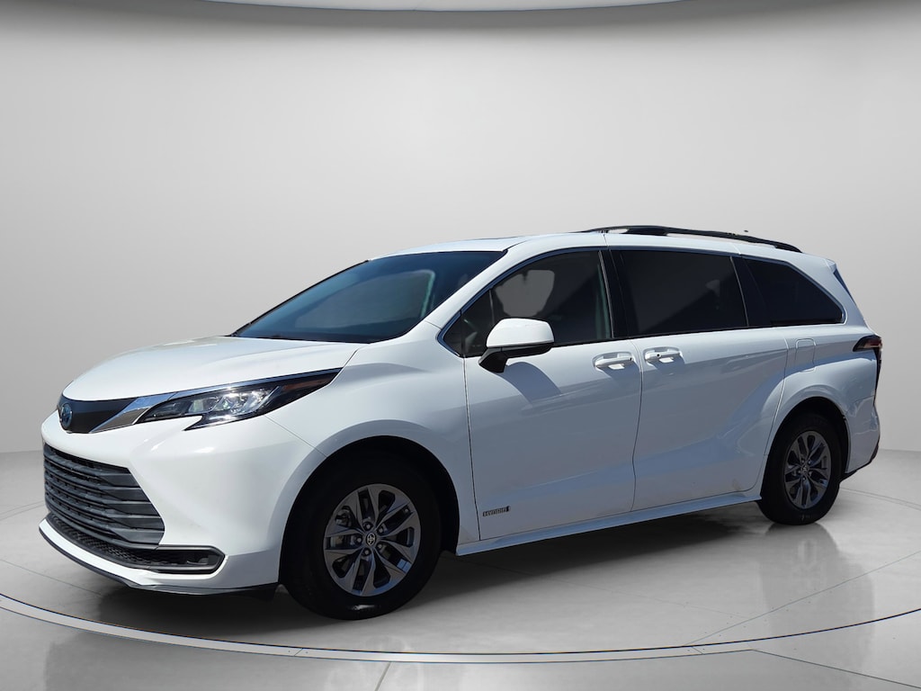 Used 2021 Toyota Sienna LE 8 Passenger Van