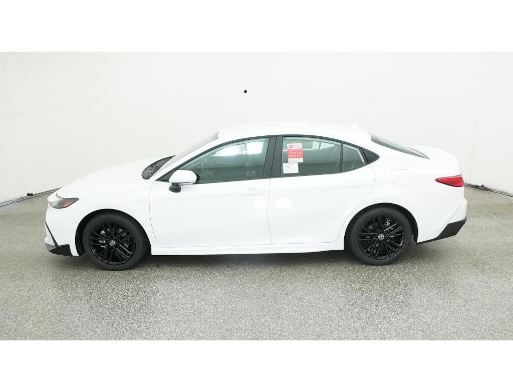2025 Toyota Camry SE photo 3