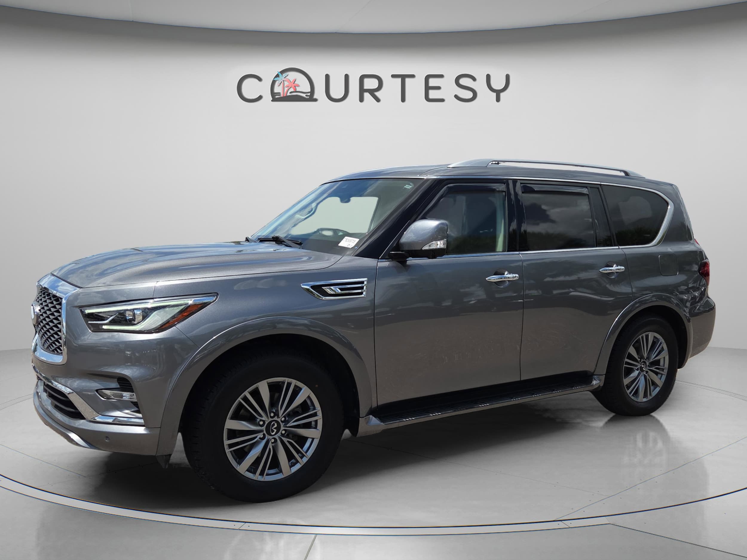 2021 INFINITI QX80's photo