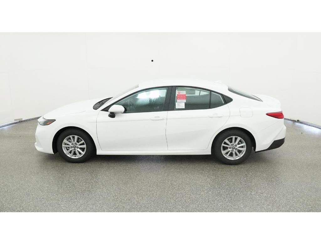 2025 Toyota Camry LE photo 3