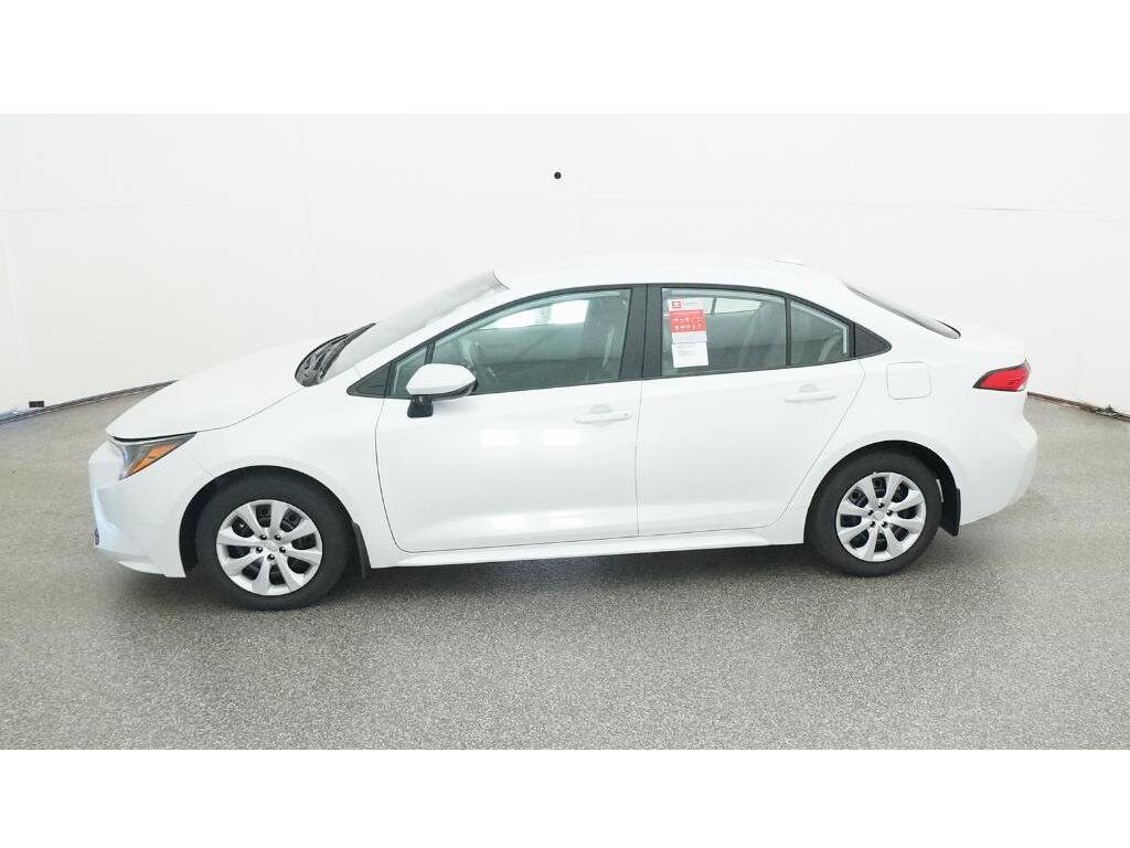 2026 Toyota Corolla LE photo 3