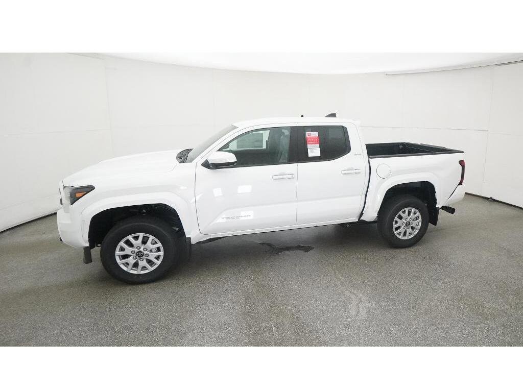 2025 Toyota Tacoma SR5 photo 2