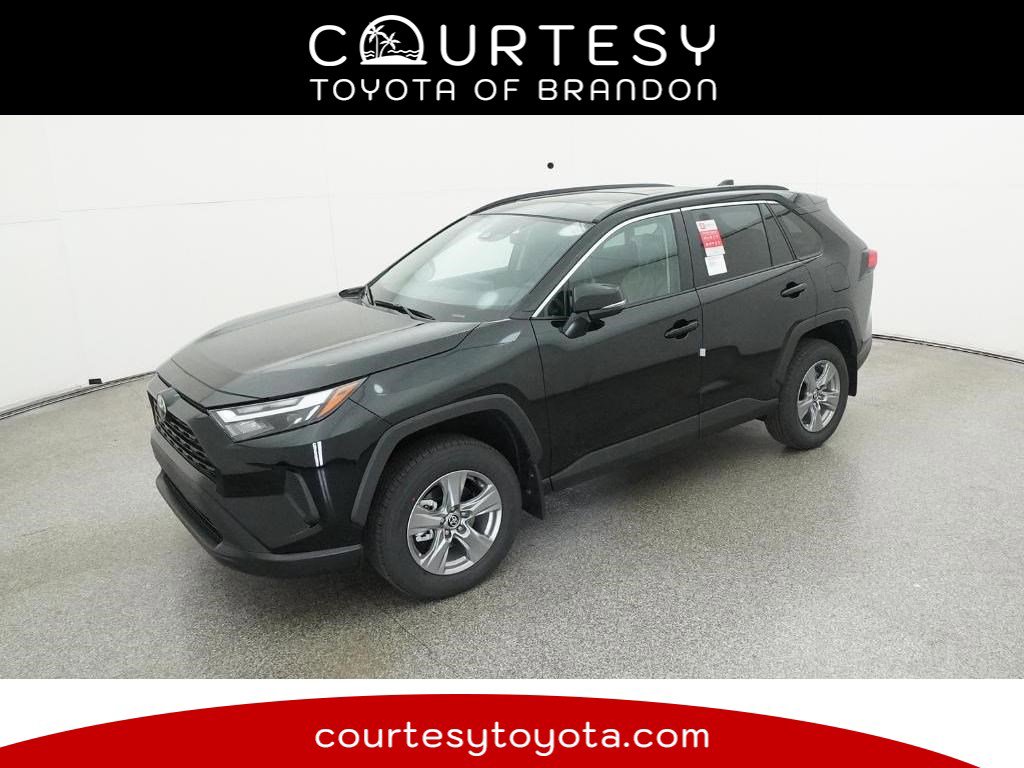 2025 Toyota RAV4 XLE's photo