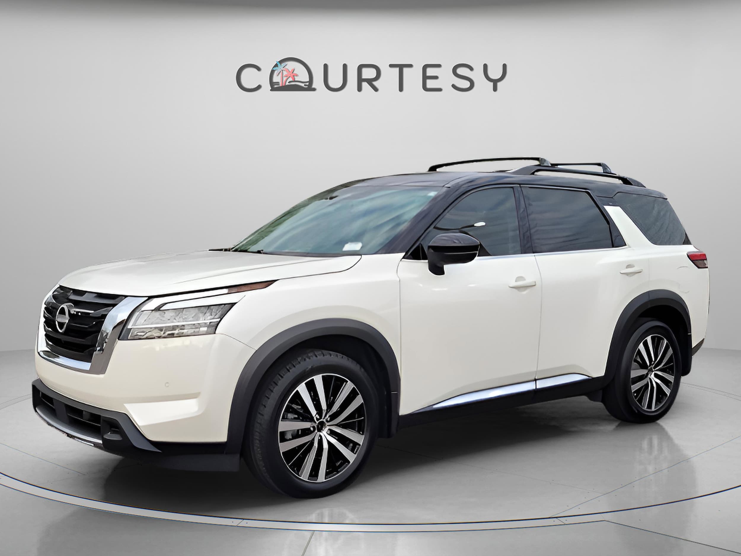 2024 Nissan Pathfinder Platinum's photo