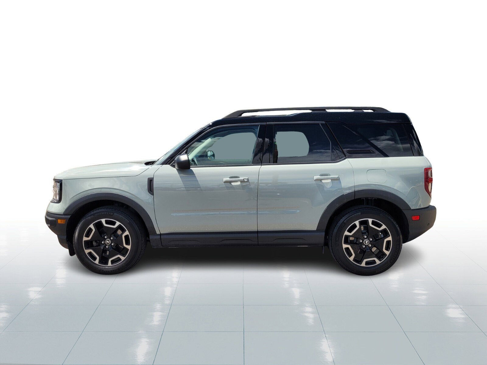 2022 Ford Bronco Sport Outer Banks photo 2