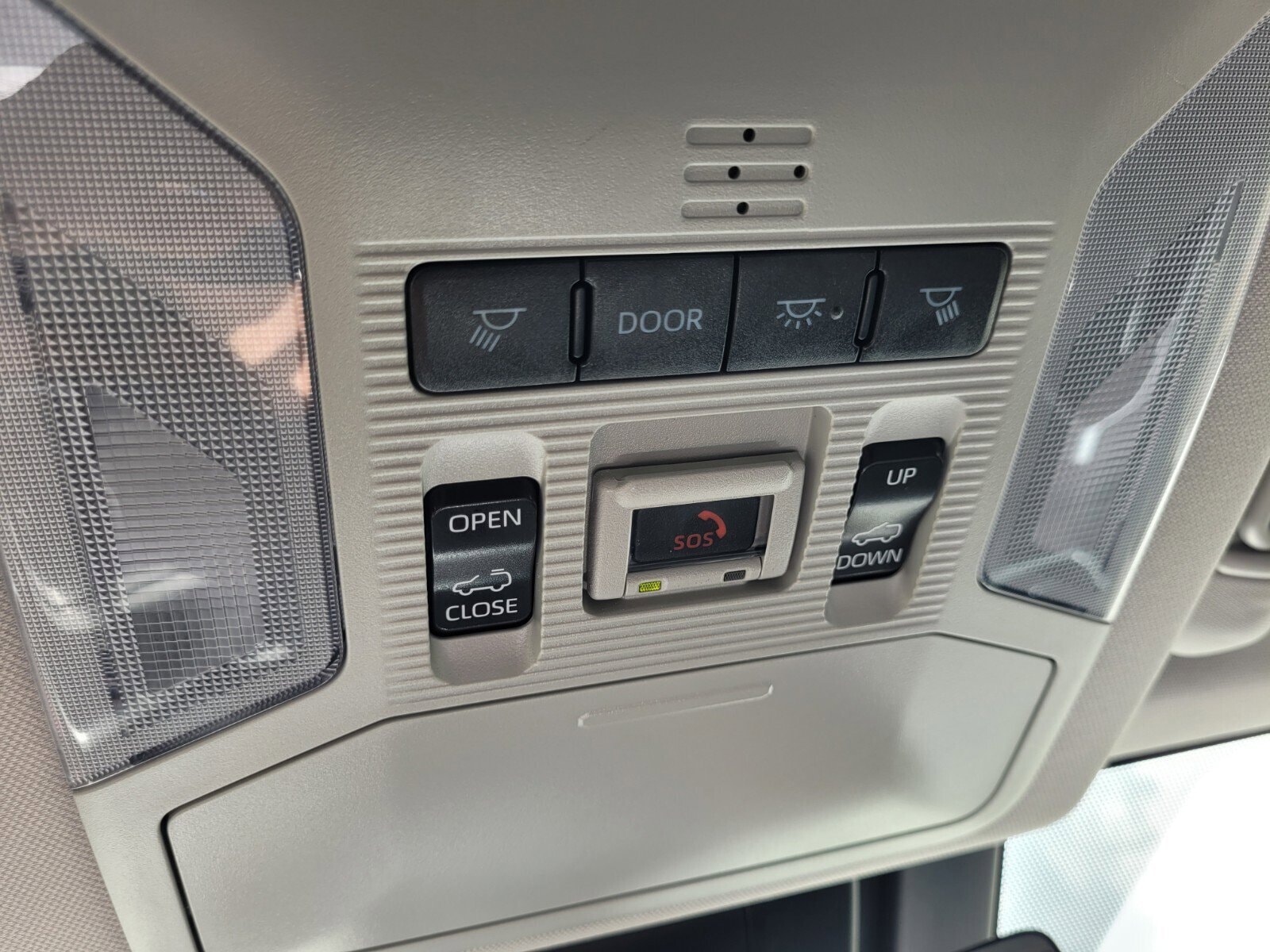 2022 Toyota RAV4 Hybrid XLE Premium photo 3