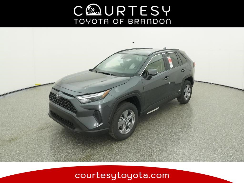 2025 Toyota RAV4 XLE's photo