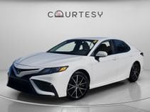 2024 Toyota Camry SE's photo