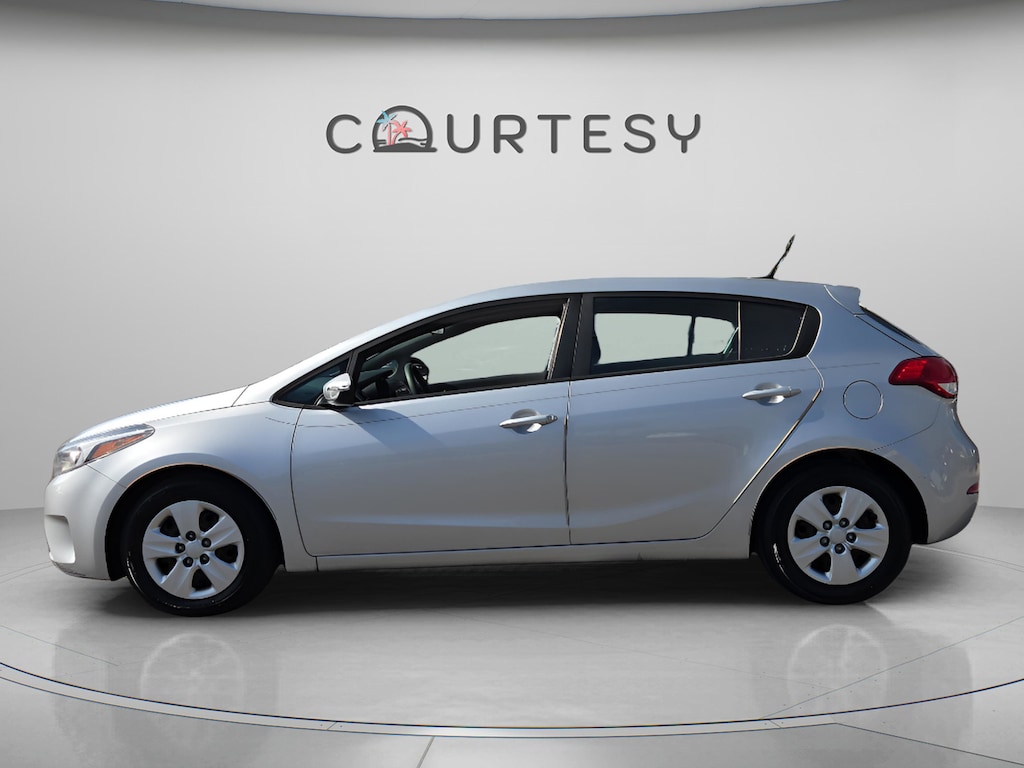 Used 2017 Kia Forte5 LX Hatchback