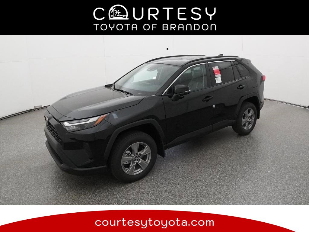 2025 Toyota RAV4 XLE's photo