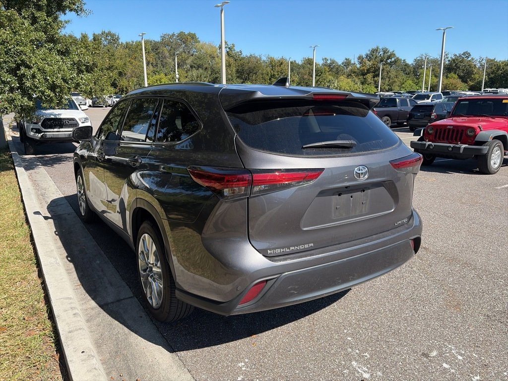 Used 2023 Toyota Highlander L SUV