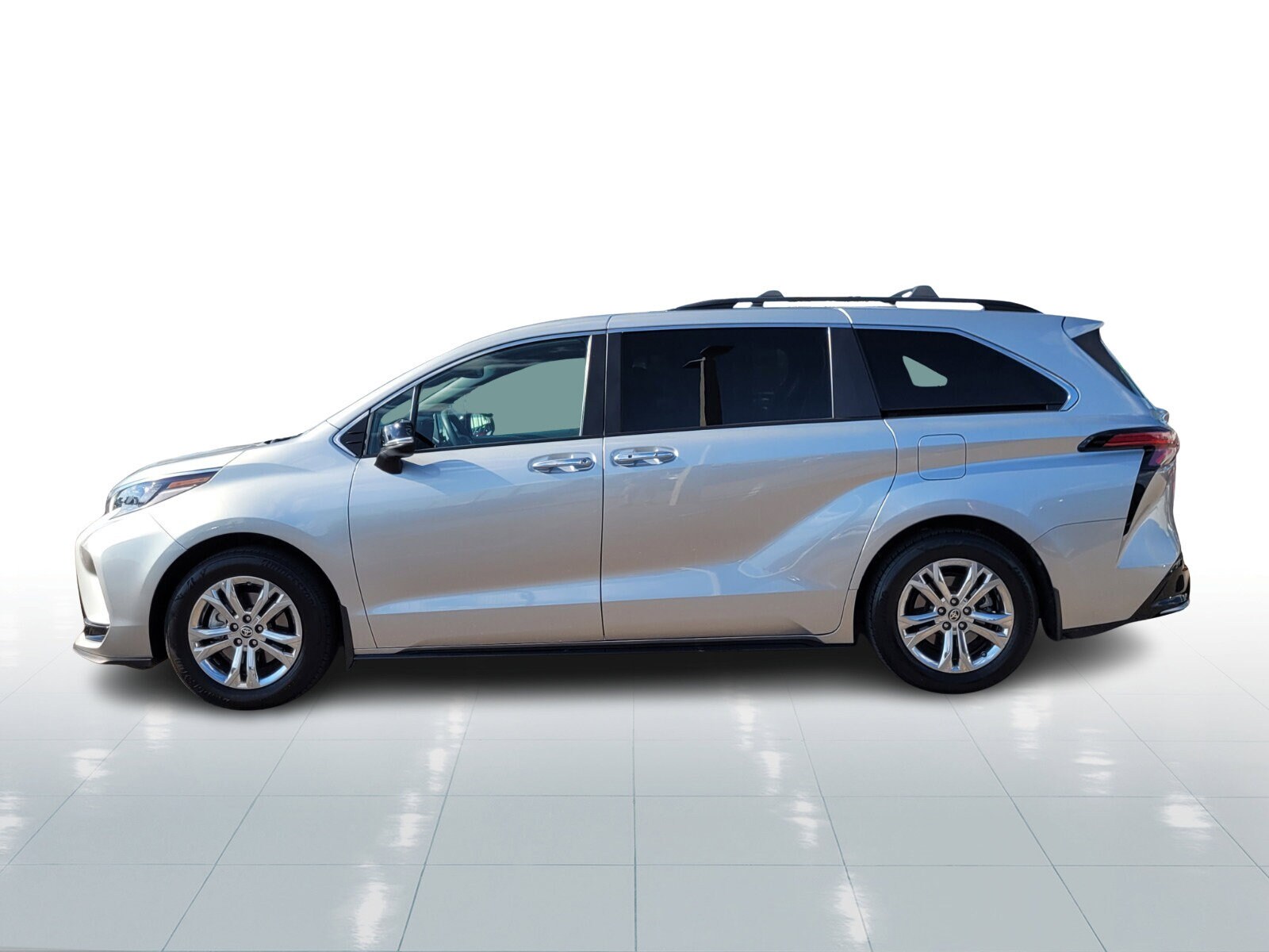 2023 Toyota Sienna XSE photo 3
