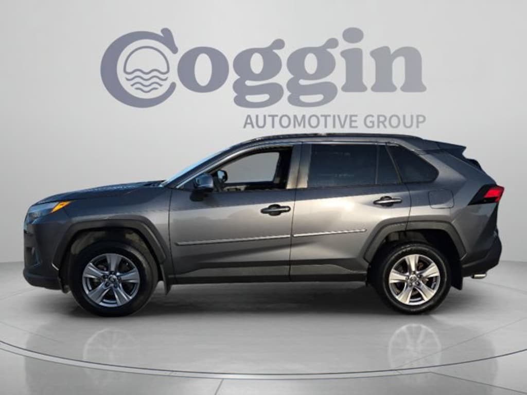 Used 2022 Toyota RAV4 XLE SUV