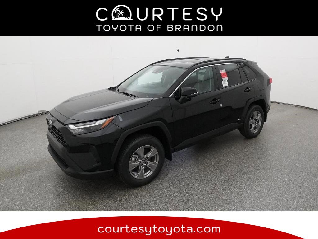 2025 Toyota RAV4 XLE's photo