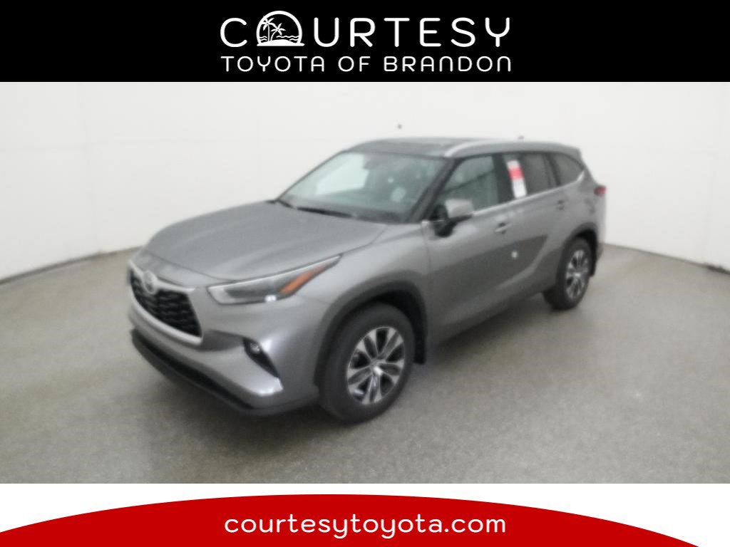 2026 Toyota Highlander XLE's photo