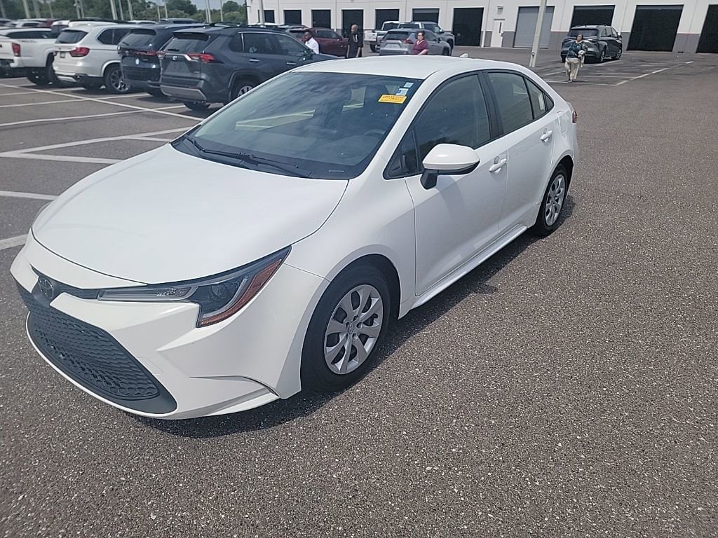 Used 2022 Toyota Corolla LE . Sedan