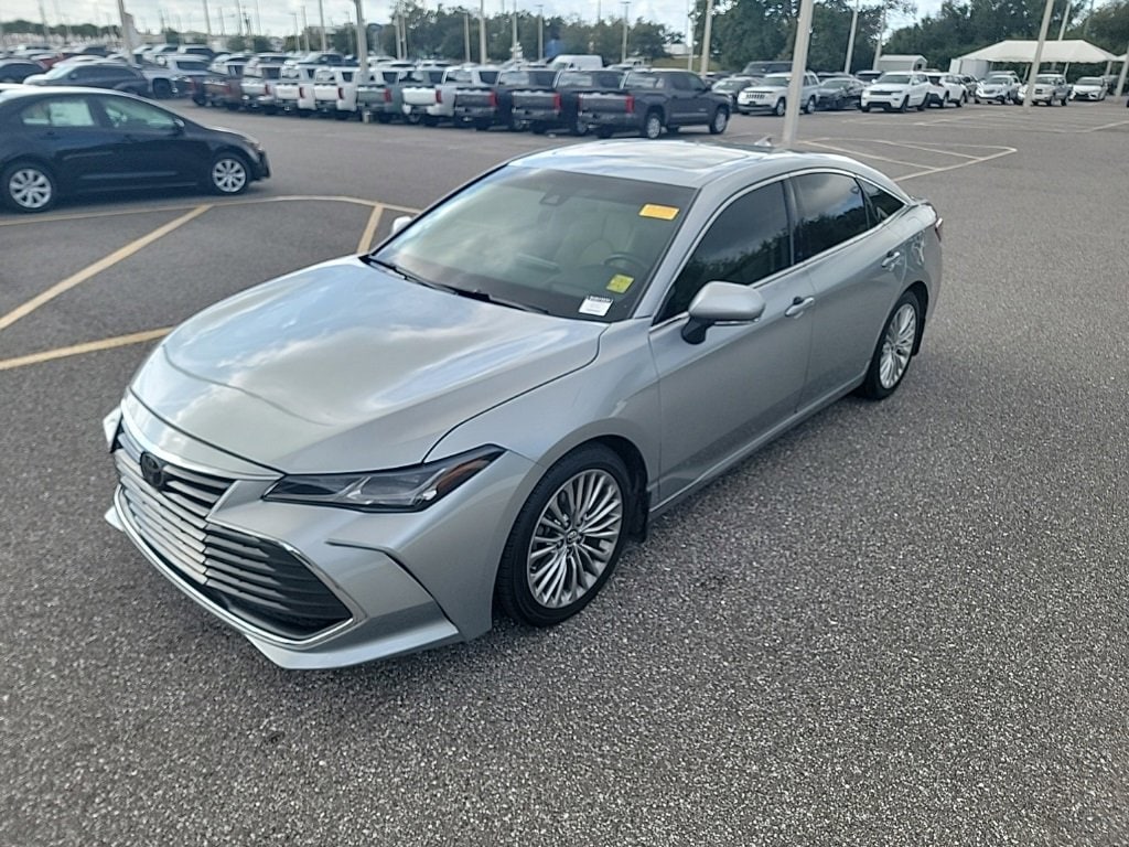 2019 Toyota Avalon Limited's photo
