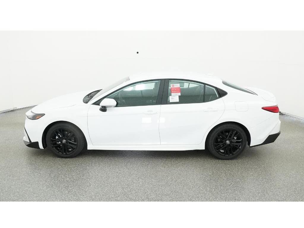 2025 Toyota Camry SE photo 3