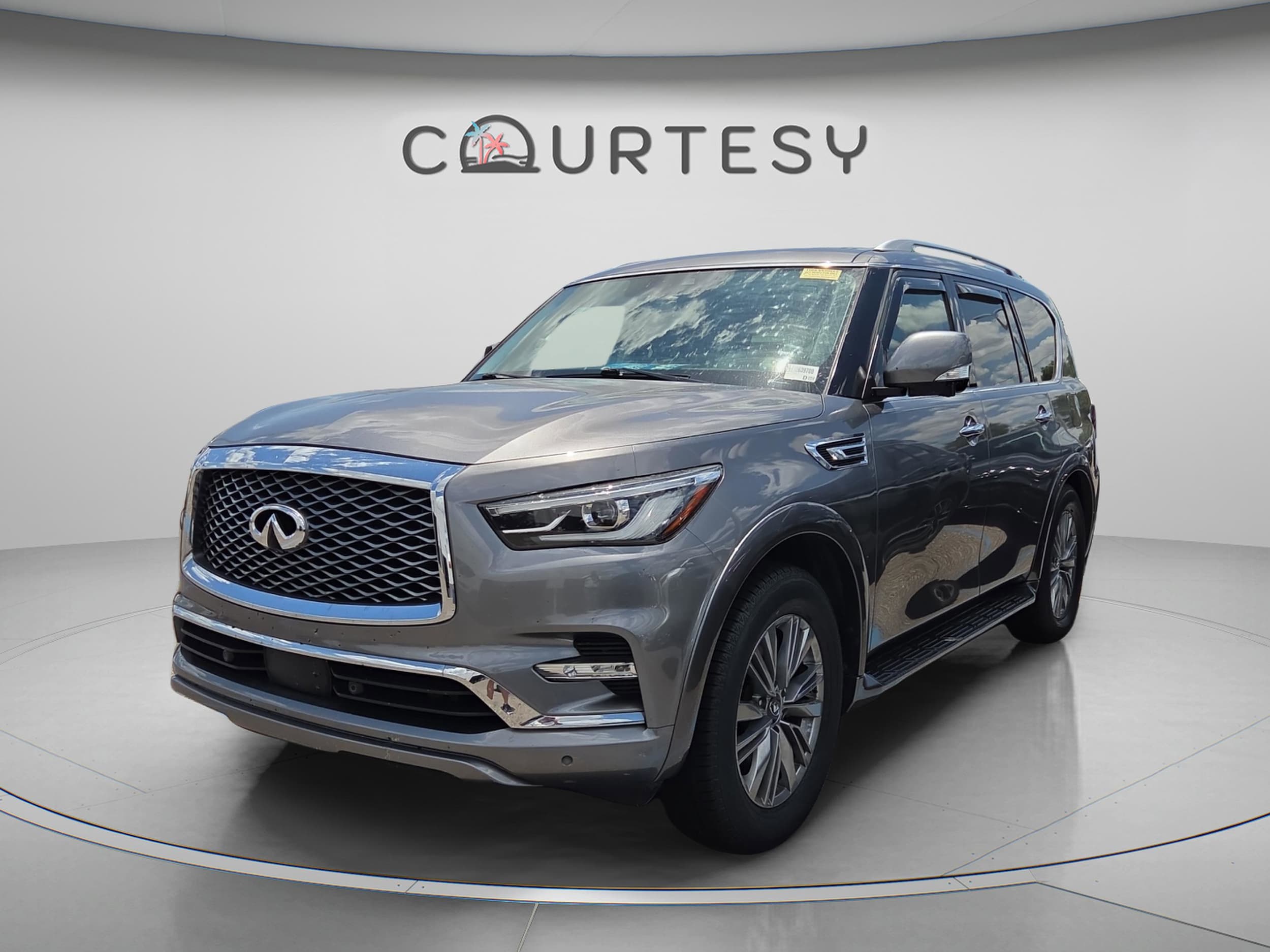 2021 INFINITI QX80's photo