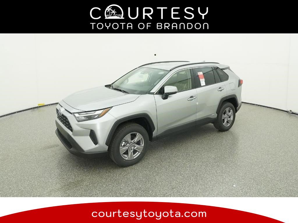 2025 Toyota RAV4 XLE's photo
