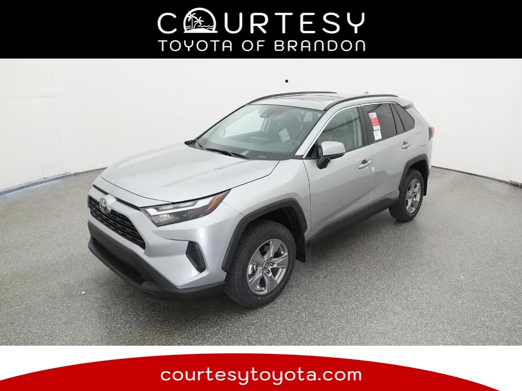 2025 Toyota RAV4 XLE's photo