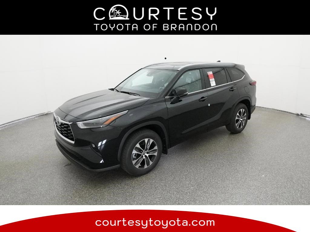 2026 Toyota Highlander XLE's photo