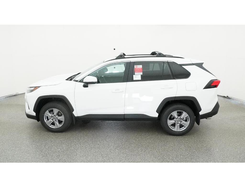 2025 Toyota RAV4 XLE photo 3