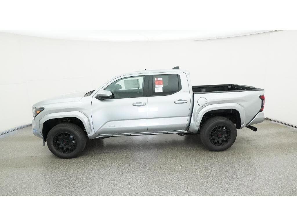 2025 Toyota Tacoma SR5 photo 3