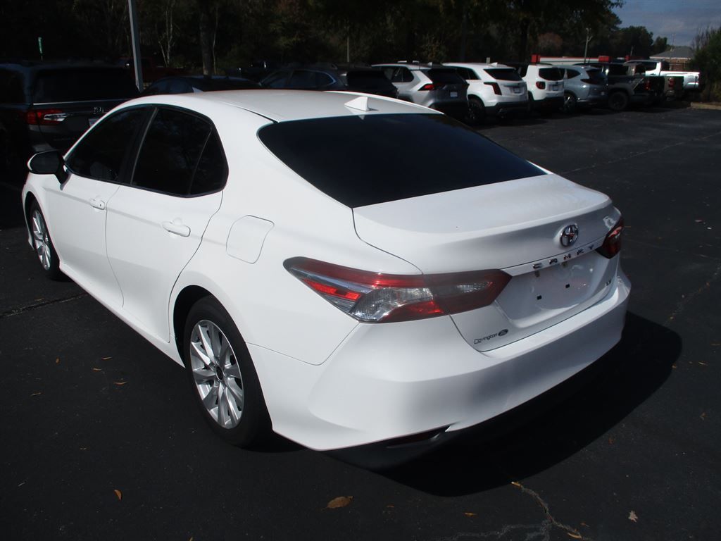 2020 Toyota Camry LE photo 3
