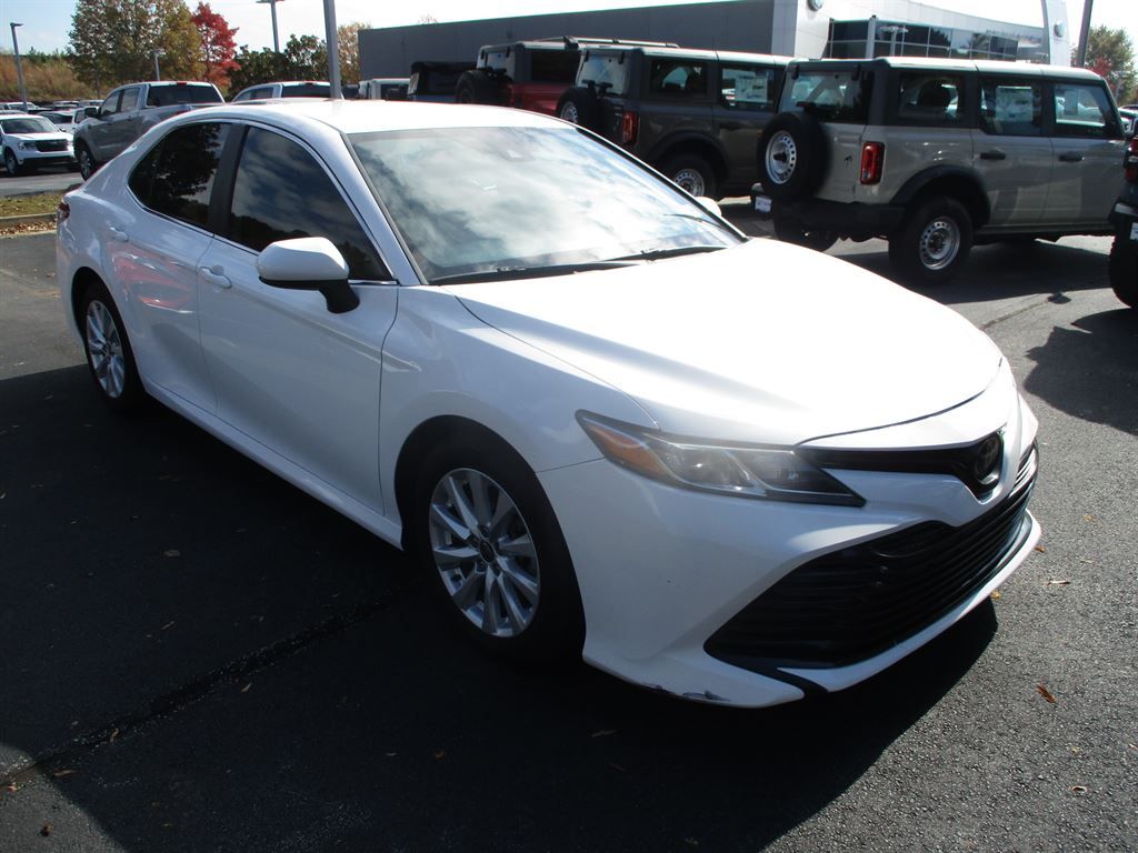 2020 Toyota Camry LE photo 2