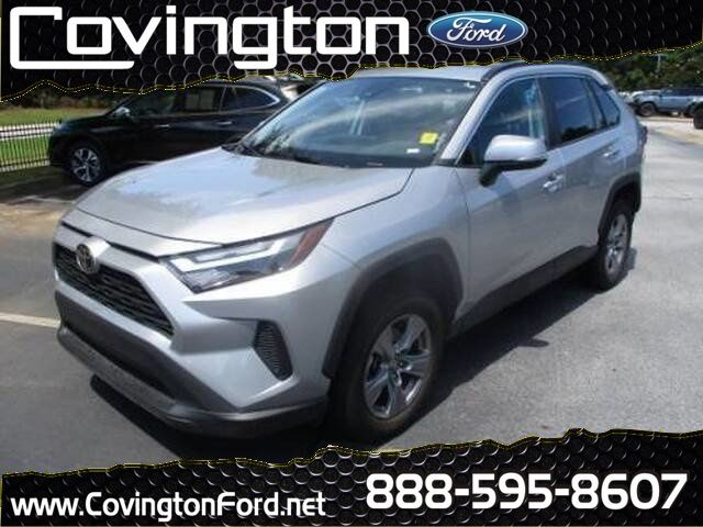 2024 Toyota RAV4 XLE's photo