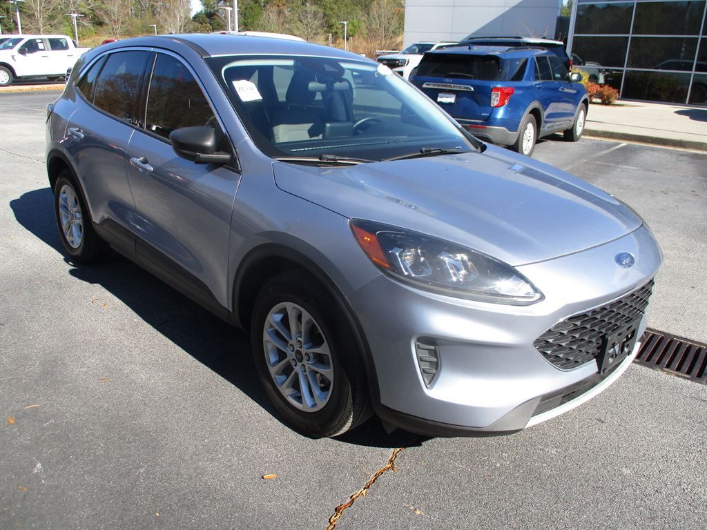 2022 Ford Escape SE photo 2