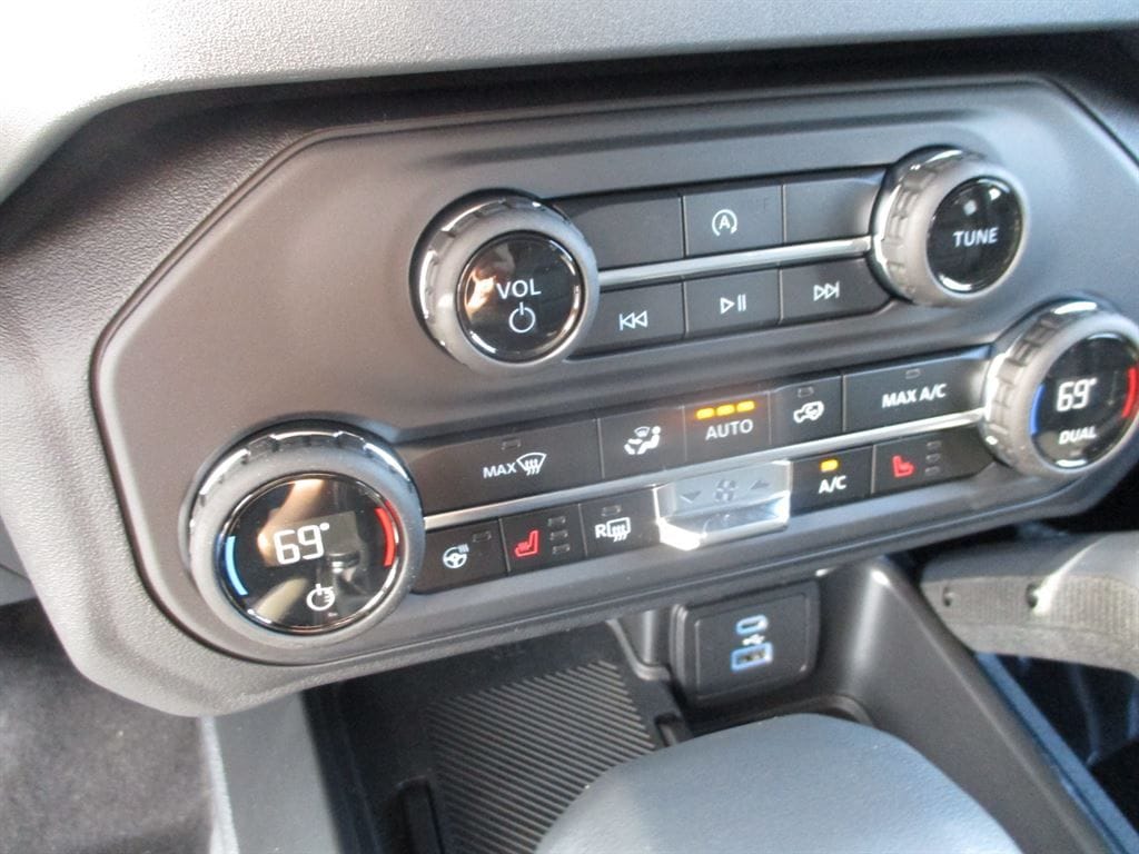 New 2025 Ford Bronco Outer Banks SUV