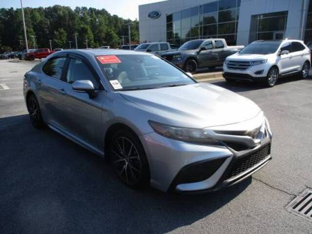 2024 Toyota Camry SE photo 2
