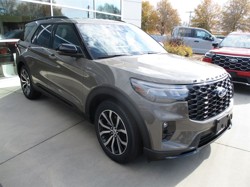 2026 Ford Explorer Sport ST-Line photo 3