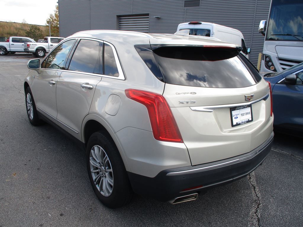 2017 Cadillac XT5 Luxury photo 2