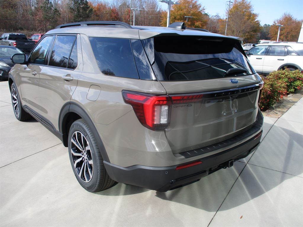 2026 Ford Explorer Sport ST-Line photo 2