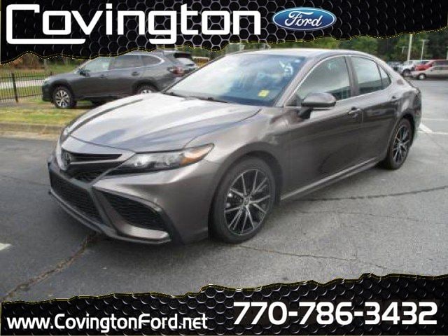 2023 Toyota Camry SE's photo